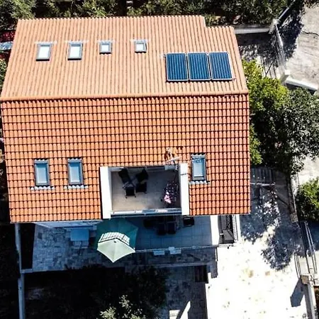 Genesis 3 Apartment *